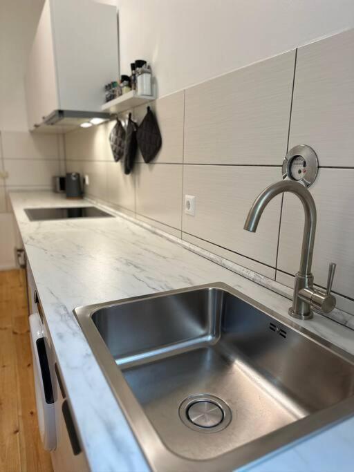 Modernes 2 Zimmer Apartment Berlin Bagian luar foto